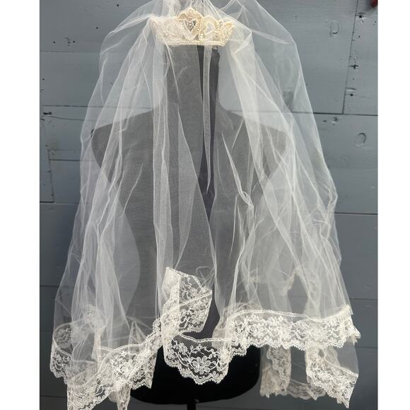 Vintage Pearl Beaded Crown Wedding Vail main image 4